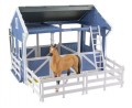 BREYER DELUXE COUNTRY STABLE WITH HORSE & WASH STALL